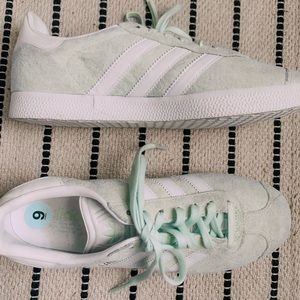 Women’s Adidas Gazelle Sneakers!